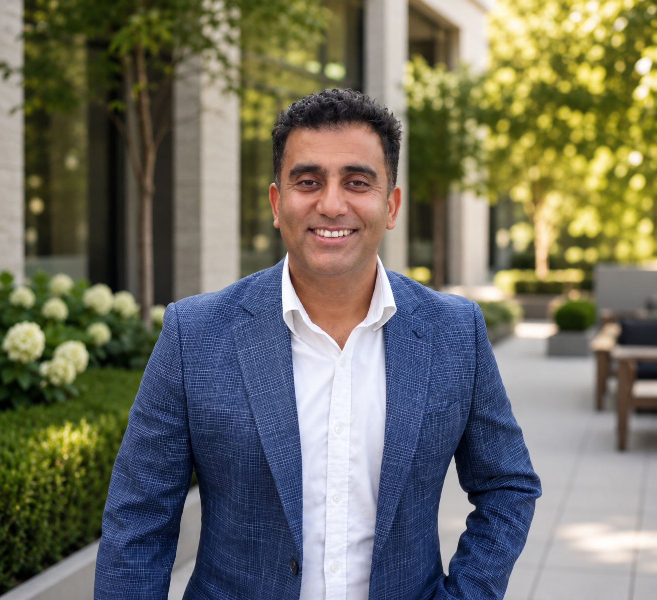 Akshay — placeholder portrait of a mortgage broker (to be replaced with Akshay's actual headshot)